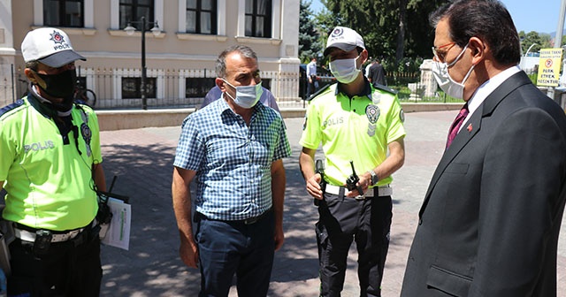 Korona virüs denetimlerine katılan Bolu Valisi vatandaşları uyardı