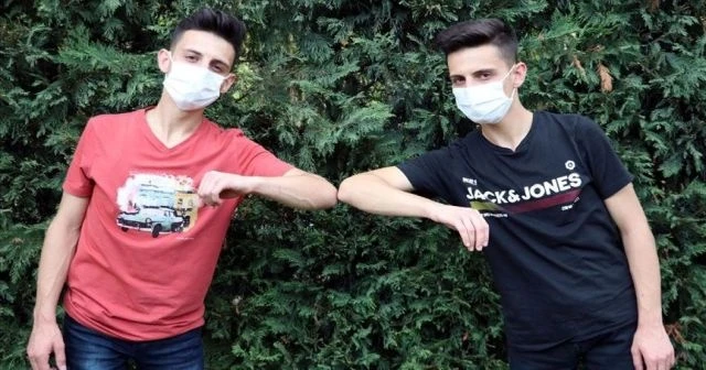 Koronavirüsü yenen ikiz kardeşlerden tedbirlere uyulması çağrısı