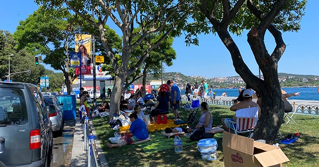 Kurban Bayramı&#039;nı İstanbul&#039;da geçiren vatandaşlar Bebek Sahili&#039;ne akın etti