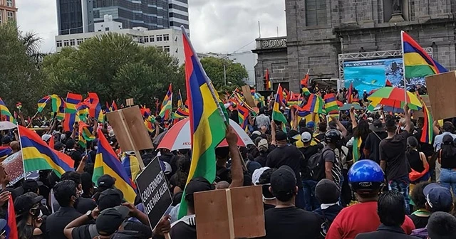 Mauritius’da binlerce kişi yunus ölümlerini protesto etti