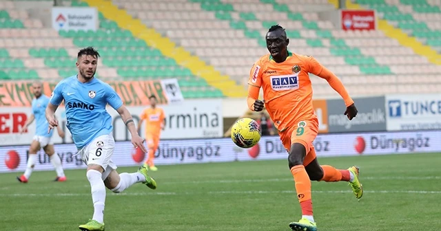 Mensah geldi, sırada Cisse var