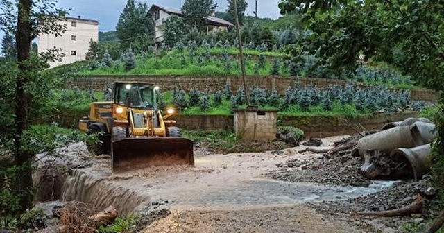 Meteoroloji&#039;den 3 ile sel, su baskını, yıldırım, heyelan uyarısı