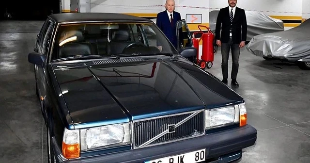 MHP Genel Başkanı Bahçeli &#039;BJK&#039; plakalı aracını hediye etti