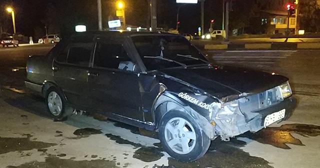 Muğla’da otomobille motosikletin çarpışma anı kamerada