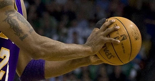 NBA play-off'larında Lakers ve Bucks ilk galibiyetlerini aldı
