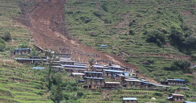 Nepal'de sel ve toprak kaymaları 16 kişinin ölümüne neden oldu