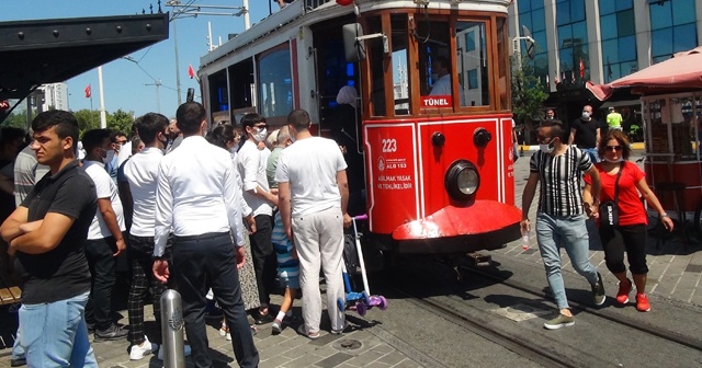 Nostaljik tramvayda izdiham oluştu