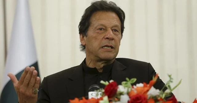 Pakistan Başbakanı Cammu ve Keşmir'i sınırları içinde gösteren harita açıkladı