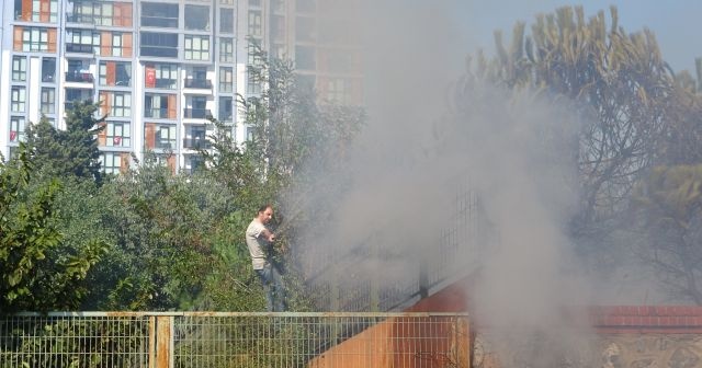 Pendik’te yangını söndürmek için pazarcılar seferber oldu