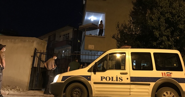 Polis ev karantinası olan pozitif hastaları denetliyor