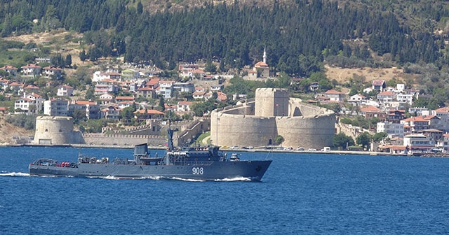 Rus savaş gemisi ‘Admiral Zakharin’ Çanakkale Boğazı’ndan geçti