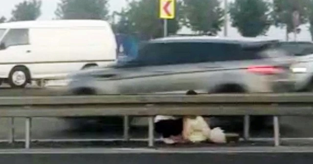 Sahilden kovuldular, refüjde mangal yaptılar