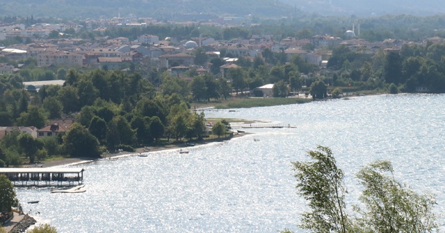 Sakarya&#039;nın gözdesi Sapanca Gölü&#039;ne bayramda yoğun ilgi