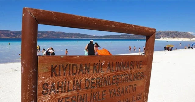 Salda Gölü'nden kil alanlara 392 lira ceza uygulanıyor