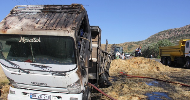 Saman yüklü kamyon yanarak hurdaya döndü