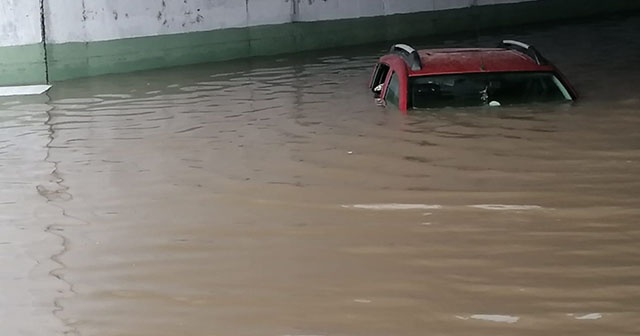 Samsun'da şiddetli yağış su baskınlarına yol açtı