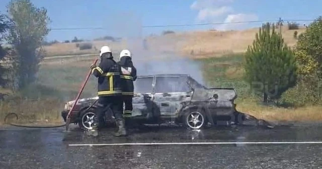 Seyir halindeki otomobil alev alev yandı