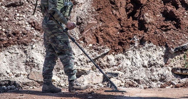 Şırnak&#039;ta terör örgütü PKK&#039;nın yol kenarına tuzakladığı mayınlar imha edildi