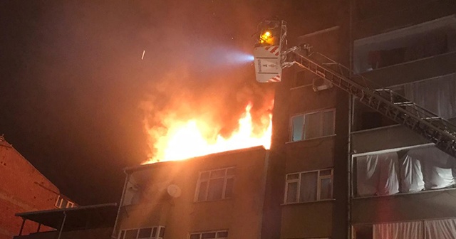 Şişli&#039;de gecekondudan 3 binaya sirayet eden yangın söndürüldü