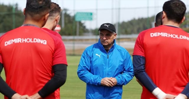 Sivasspor Teknik Direktörü Çalımbay: Avrupa&#039;da çok kritik maçlar oynayacağız