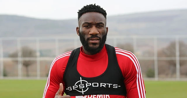 Sivasspor’un en istikrarlısı Aaron Appindangoye