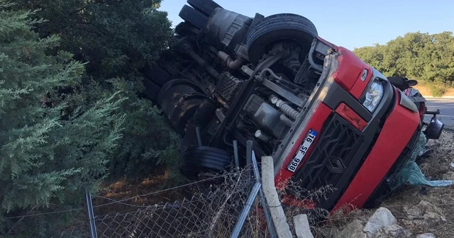 Süt dolu tanker devrildi: 1 yaralı