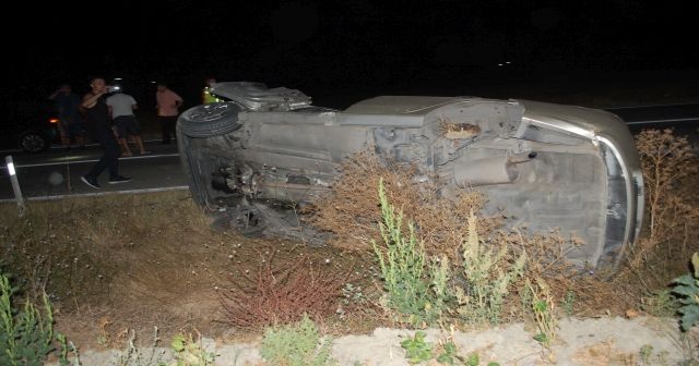 Takla atarak karşı şeride geçen otomobilden baba oğul sağ çıktı