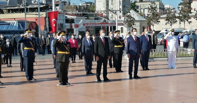 Taksim Meydanı&#039;nda 30 Ağustos Zafer Bayramı töreni düzenlendi