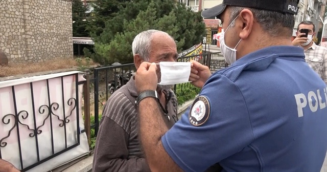 Tokat polisi ceza yerine maske hediye etti