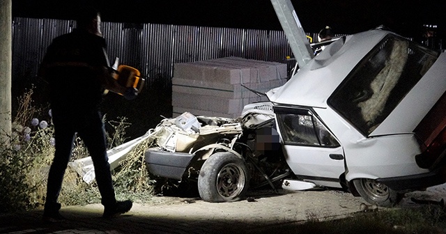 Tokat&#039;ta ikiye bölünen otomobilin sürücüsü öldü