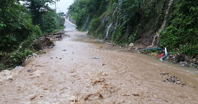 Trabzon’un Of ilçesinde şiddetli yağış