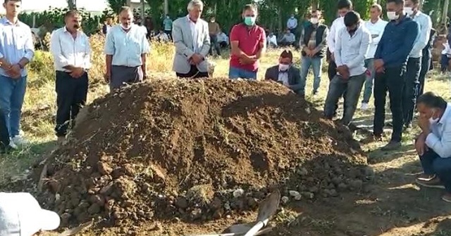 Trafik kazasında hayatını kaybeden gelin son yolculuğuna uğurlandı