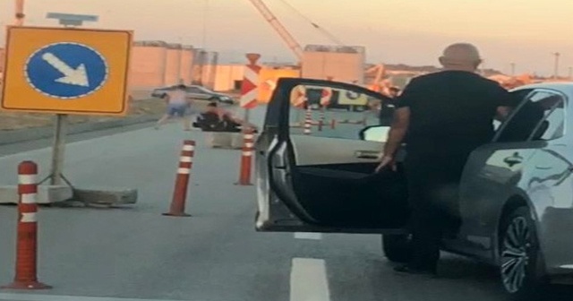 Trafikte yol verme kavgası kamerada