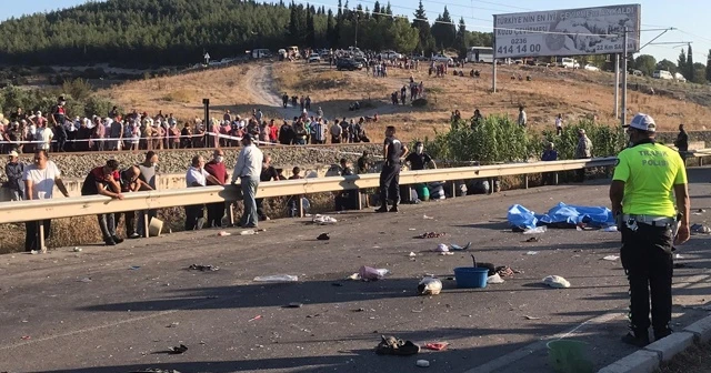 Traktörle transit çarpıştı: 3 ölü 10 yaralı