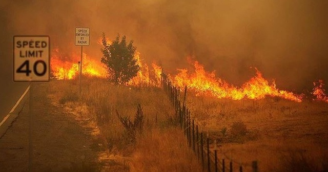 Trump California&#039;daki yangınları &#039;büyük afet&#039; ilan etti