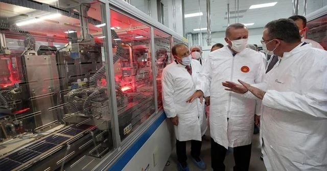 Türkiye'nin ilk entegre güneş paneli üretim fabrikası açıldı