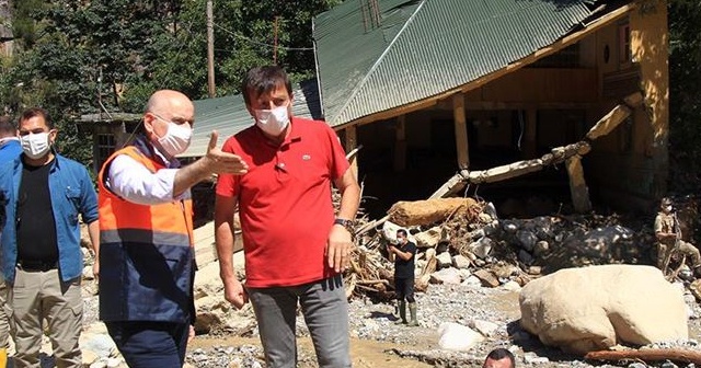 Ulaştırma ve Altyapı Bakanı Adil Karaismailoğlu, Giresun&#039;daki sel bölgesinde