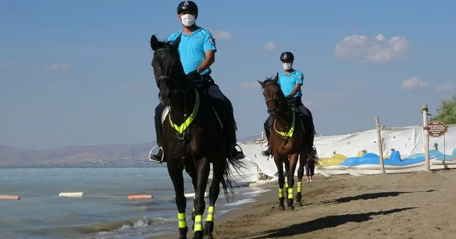 Van Gölü sahilleri atlı birliklere emanet