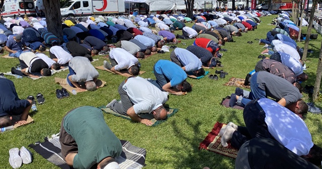 Vatandaşlar Cuma namazı için Ayasofya’ya akın etti