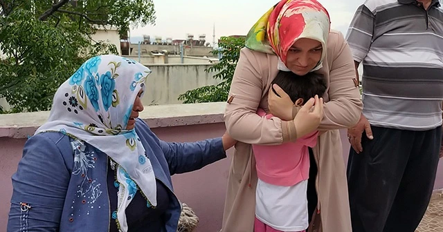 Yanan evindeki eşyaları için gözyaşı döktü