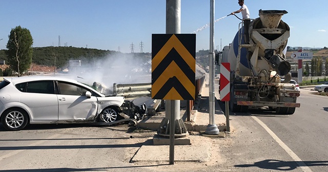 Yanan otomobili beton mikseri söndürdü