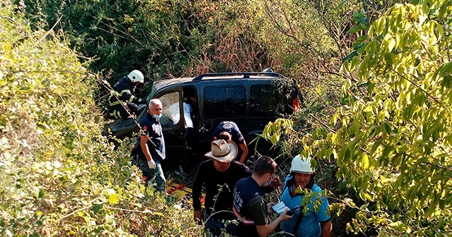 Yoldan çıkan araç dereye uçtu