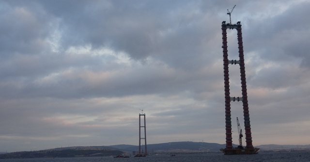 1915 Çanakkale Köprüsü’nde 2’nci kılavuz halat çekiliyor