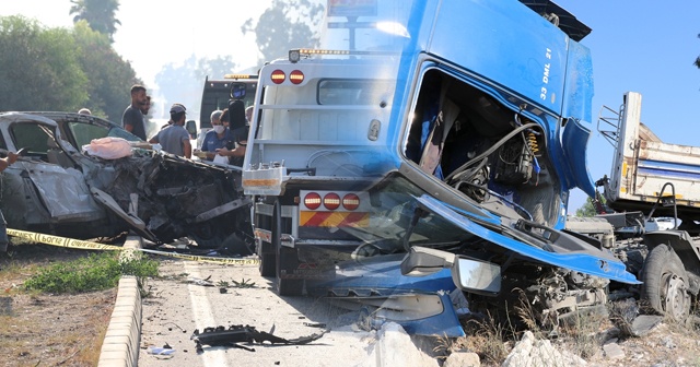 Adana&#039;da tır ile cip çarpıştı 3 kişi yaralandı