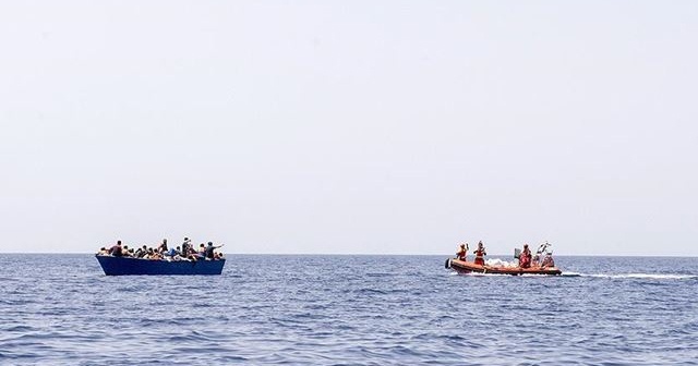 Akdeniz&#039;de düzensiz göçmenleri taşıyan lastik botun batması sonucu 24 kişi öldü