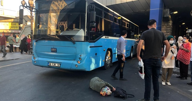 Ankara’da durağa giden kadına halk otobüsü çarptı