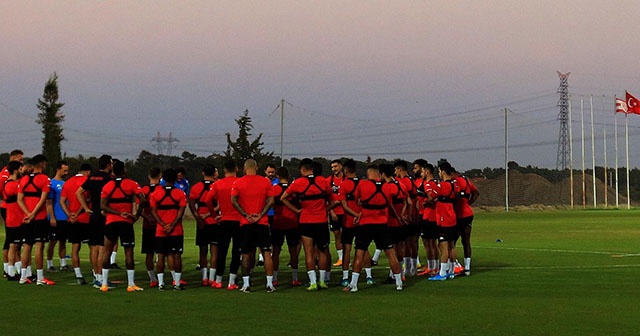 Antalyaspor, Beşiktaş karşılaşmasına tam kadro hazırlanıyor