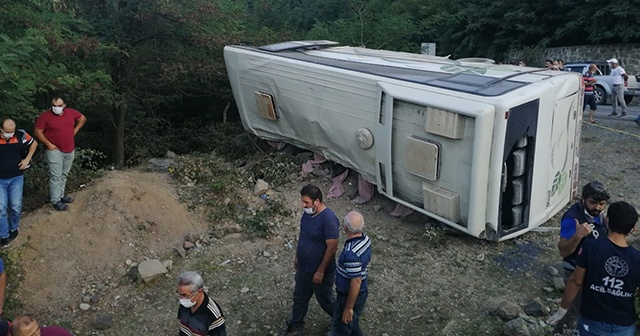 Artvin&#039;de maden işçilerini taşıyan otobüs devrildi: 1 ölü, 15 yaralı