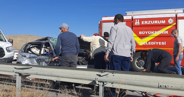 Aşkale&#039;de trafik kazası: 3 yaralı