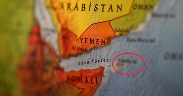 BAE gemisi Yemen&#039;in Sokotra Adası&#039;ndaki limana yasa dışı giriş yaptı